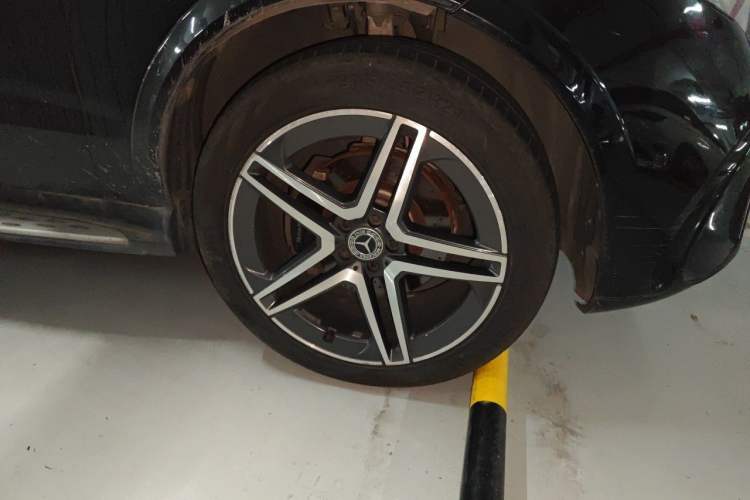 Used Mercedes-Benz GLE 2015 GLE 320 4MATIC Right Front Wheel Hub