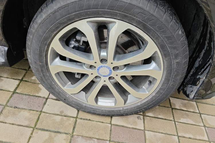 Used Mercedes-Benz GLE 2015 GLE 320 4MATIC Right Front Wheel Hub