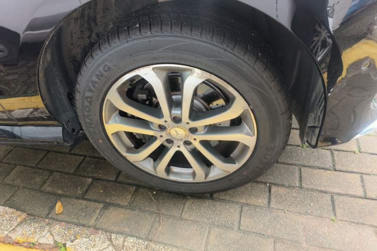 Used Mercedes-Benz GLE 2015 GLE 320 4MATIC Right Front Wheel Hub
