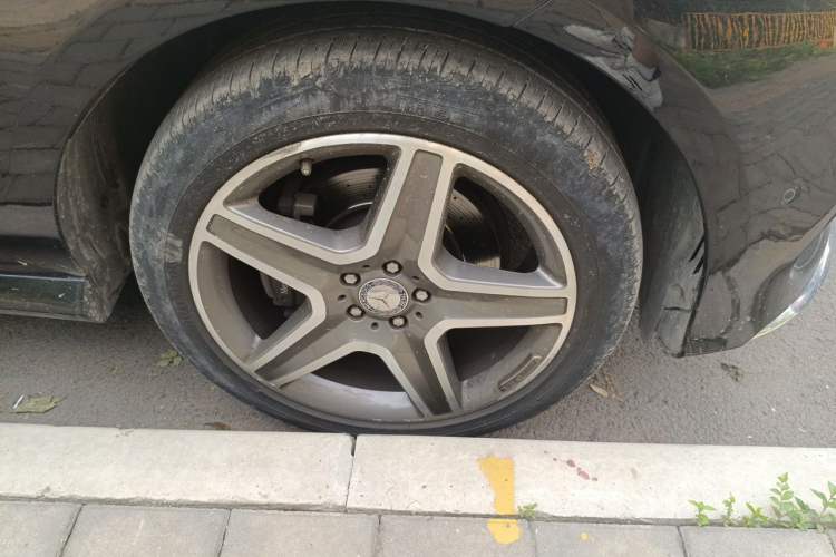 Used Mercedes-Benz GLE 2015 GLE 400 4MATIC Right Front Wheel Hub