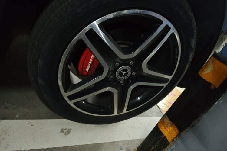 Used Mercedes-Benz GLE  Right Front Wheel Hub