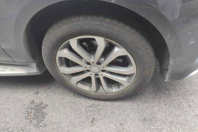 Used Mercedes-Benz GLE 2015 GLE 320 4MATIC Right Front Wheel Hub