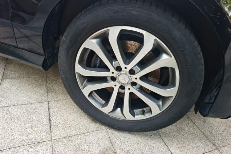 Used Mercedes-Benz GLE 2015 GLE 320 4MATIC Right Front Wheel Hub