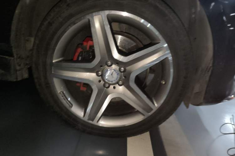 Used Mercedes-Benz GLE 2015 GLE 400 4MATIC Right Front Wheel Hub