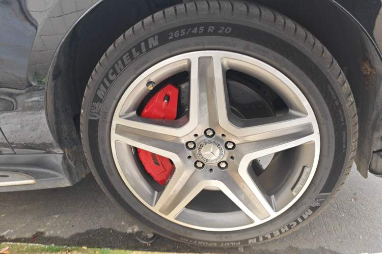 Used Mercedes-Benz GLE  Right Front Wheel Hub