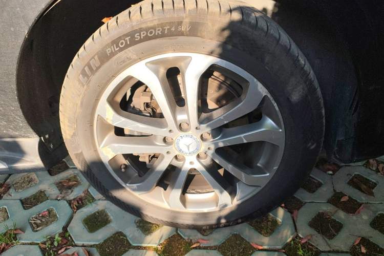 Used Mercedes-Benz GLE 2015 GLE 320 4MATIC Right Front Wheel Hub