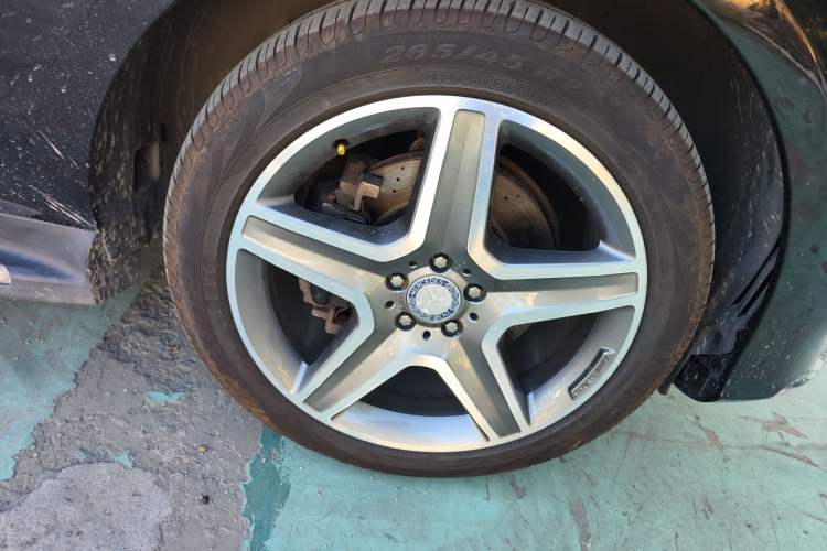 Used Mercedes-Benz GLE 2015 GLE 400 4MATIC Right Front Wheel Hub