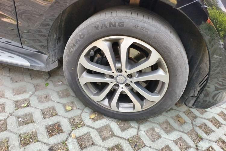 Used Mercedes-Benz GLE 2015 GLE 320 4MATIC Right Front Wheel Hub