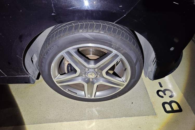 Used Mercedes-Benz GLE 2015 GLE 400 4MATIC Right Front Wheel Hub
