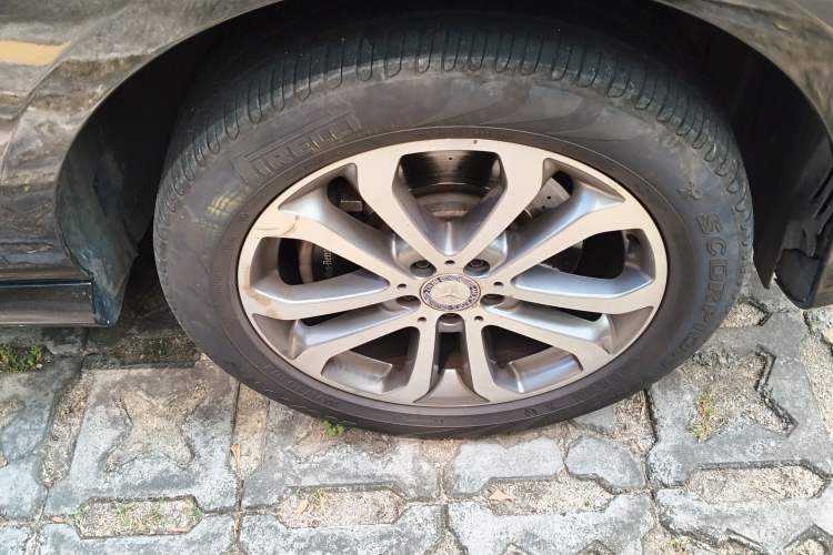 Used Mercedes-Benz GLE 2015 GLE 320 4MATIC Right Front Wheel Hub