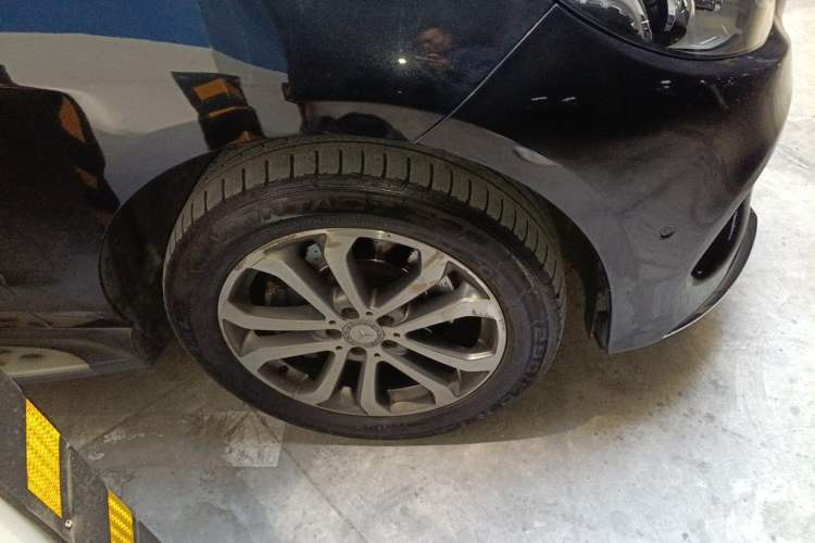 Used Mercedes-Benz GLE 2015 GLE 320 4MATIC Right Front Wheel Hub