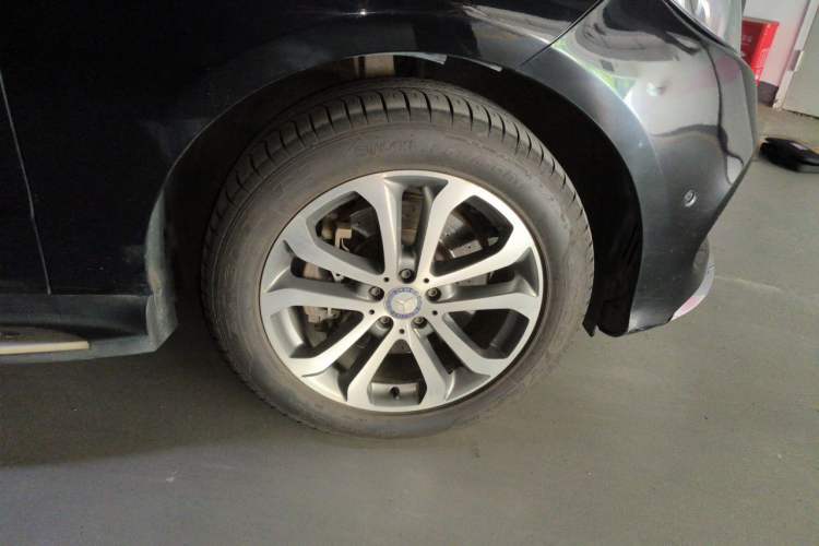 Used Mercedes-Benz GLE 2015 GLE 320 4MATIC Right Front Wheel Hub