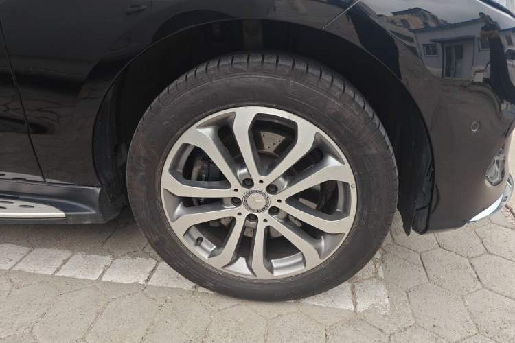 Used Mercedes-Benz GLE 2015 GLE 320 4MATIC Right Front Wheel Hub