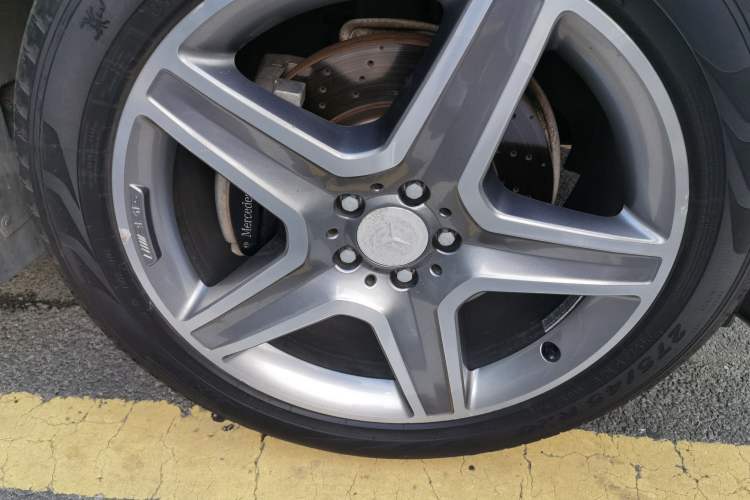 Used Mercedes-Benz GLE 2015 GLE 400 4MATIC Right Front Wheel Hub