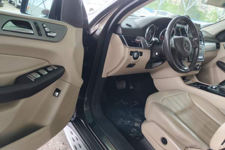 Used Mercedes-Benz GLE 2015 GLE 320 4MATIC Interior 3