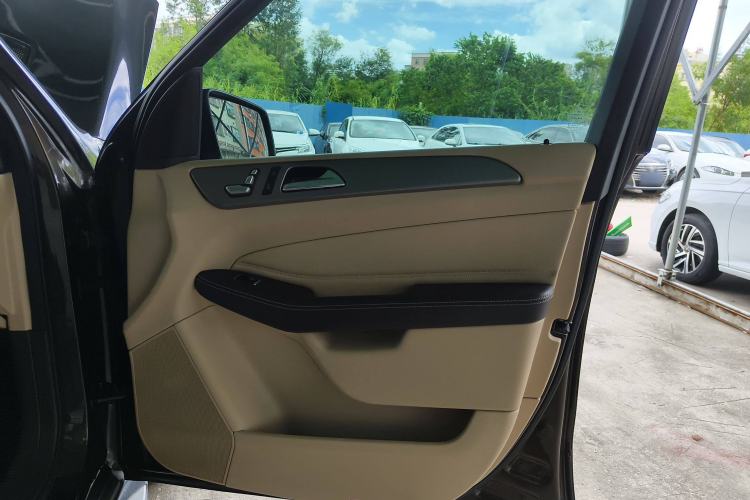 Used Mercedes-Benz GLE 2015 GLE 320 4MATIC Interior 5