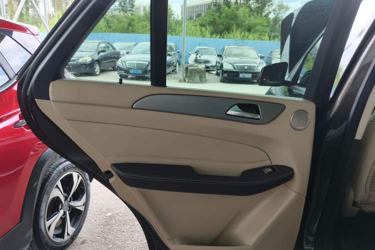 Used Mercedes-Benz GLE 2015 GLE 320 4MATIC Interior 8