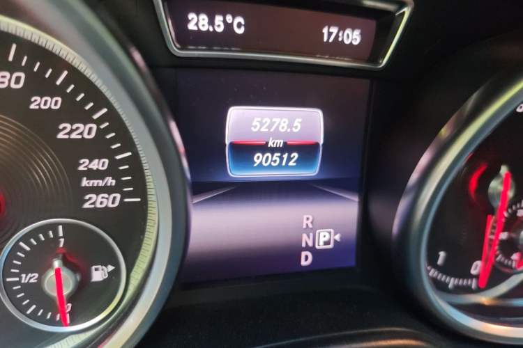Used Mercedes-Benz GLE 2015 GLE 320 4MATIC Odometer Close Up