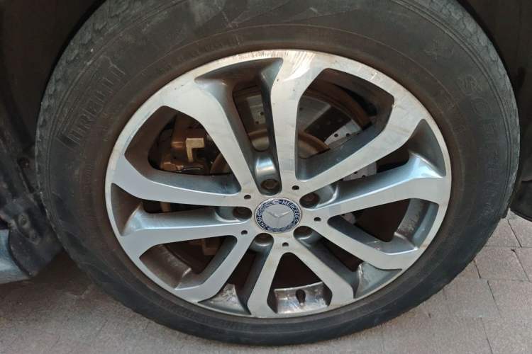 Used Mercedes-Benz GLE 2015 GLE 320 4MATIC Right Front Wheel Hub