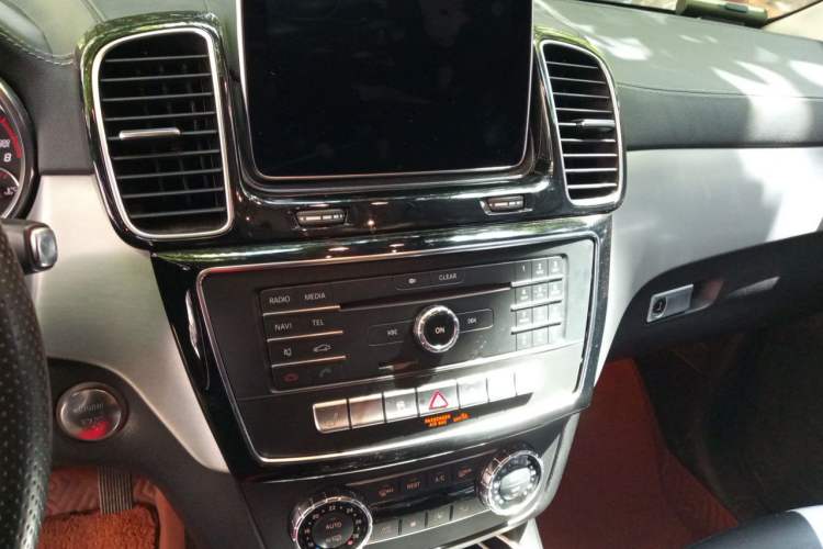 Used Mercedes-Benz GLE 2015 GLE 400 4MATIC Audio And AC Panel