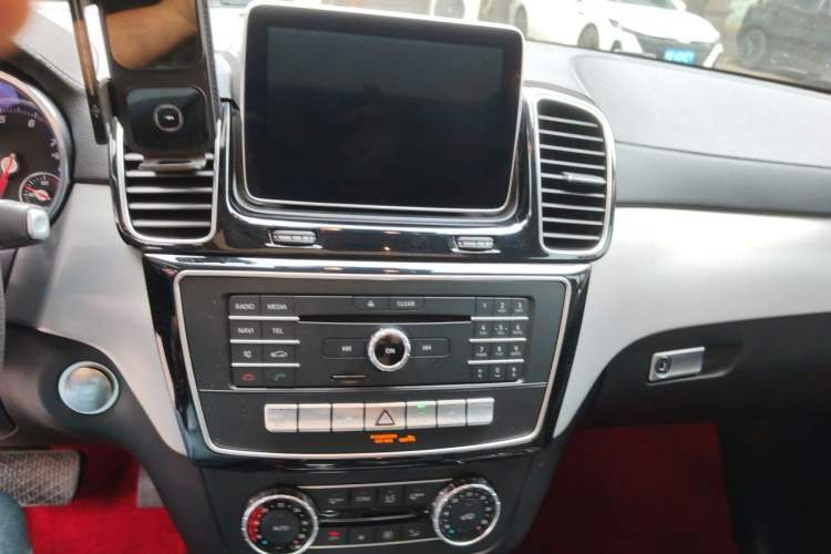 Used Mercedes-Benz GLE  Audio And AC Panel