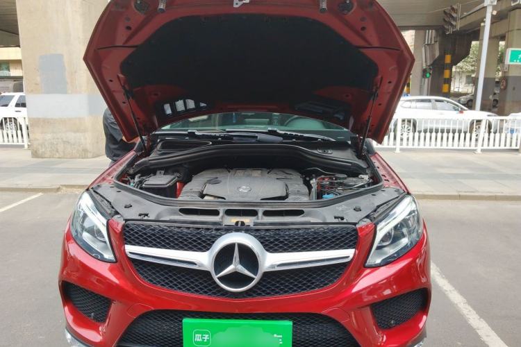 Used Mercedes-Benz GLE  Engine Bay