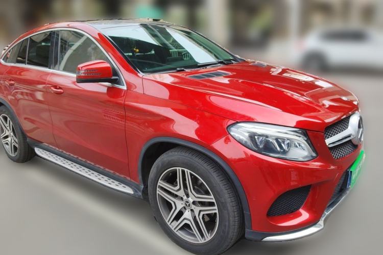 Used Mercedes-Benz GLE  Front Right 45 Deg