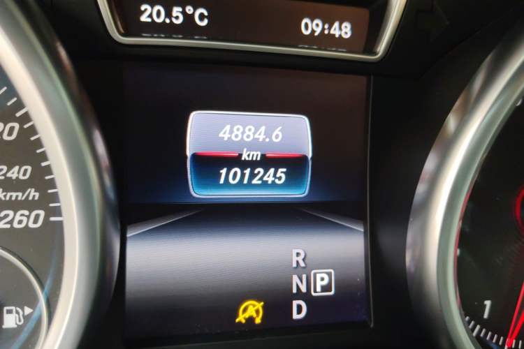 Used Mercedes-Benz GLE  Odometer Close Up