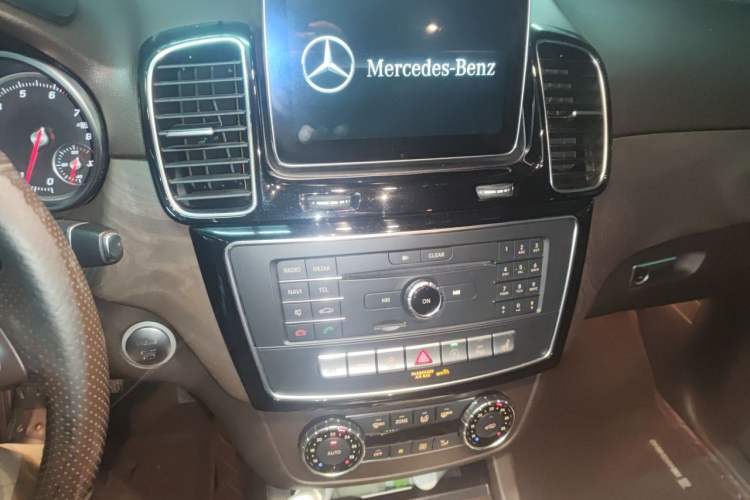 Used Mercedes-Benz GLE 2015 GLE 400 4MATIC Audio And AC Panel