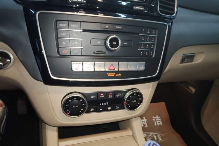 Used Mercedes-Benz GLE 2015 GLE 320 4MATIC Audio And AC Panel