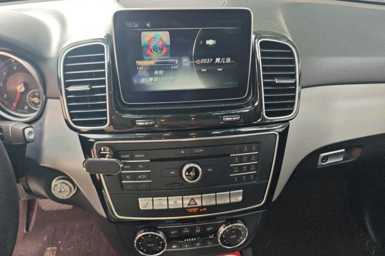 Used Mercedes-Benz GLE 2015 GLE 320 4MATIC Audio And AC Panel