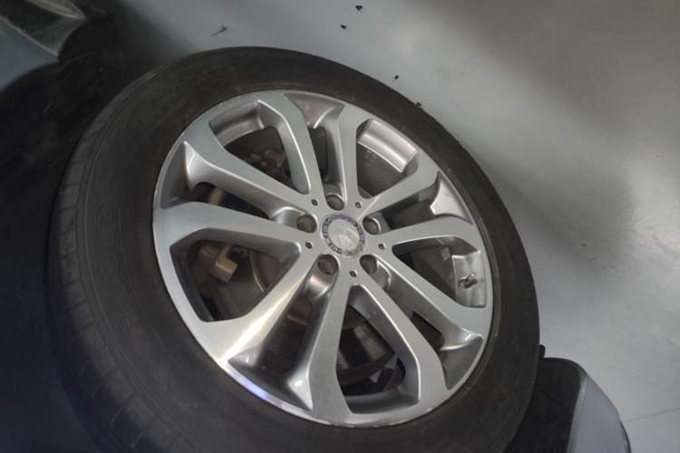 Used Mercedes-Benz GLE 2015 GLE 320 4MATIC Left Front Wheel Hub