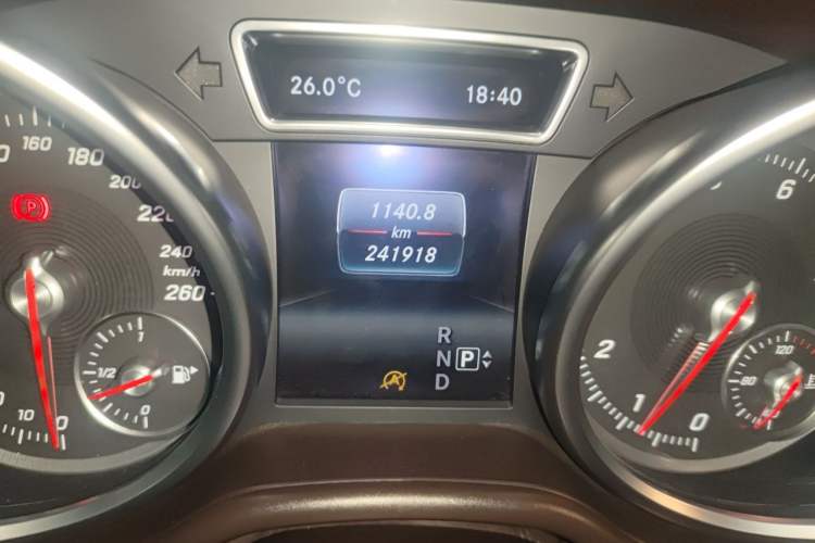 Used Mercedes-Benz GLE 2015 GLE 400 4MATIC Odometer Close Up