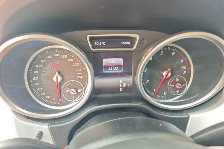 Used Mercedes-Benz GLE 2015 GLE 320 4MATIC Odometer Close Up
