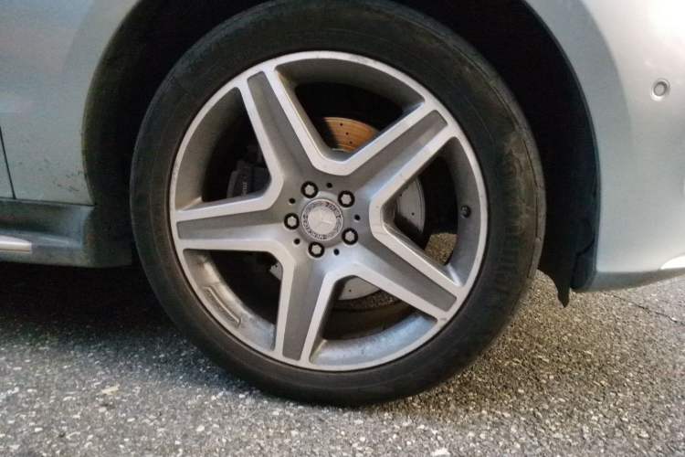 Used Mercedes-Benz GLE 2015 GLE 400 4MATIC Right Front Wheel Hub