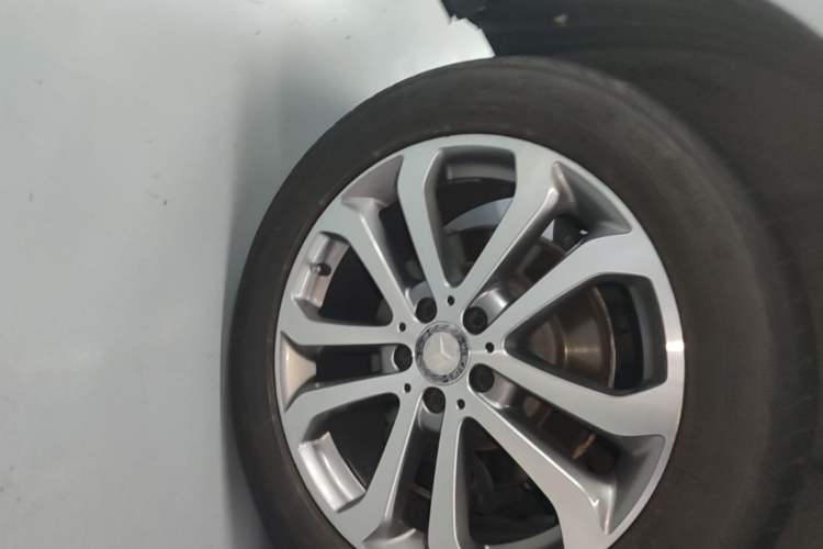 Used Mercedes-Benz GLE 2015 GLE 320 4MATIC Right Rear Wheel Hub