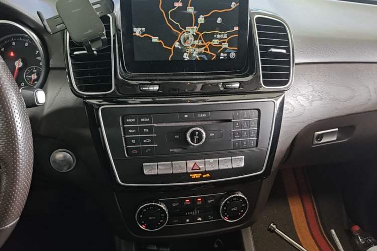 Used Mercedes-Benz GLE 2015 GLE 400 4MATIC Audio And AC Panel