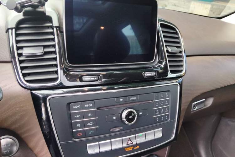 Used Mercedes-Benz GLE 2015 GLE 400 4MATIC Audio And AC Panel