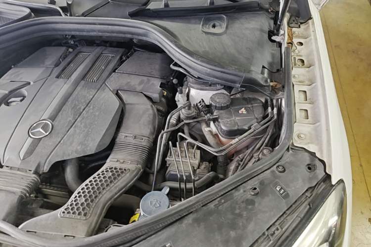 Used Mercedes-Benz GLE 2015 GLE 400 4MATIC Engine Bay Left