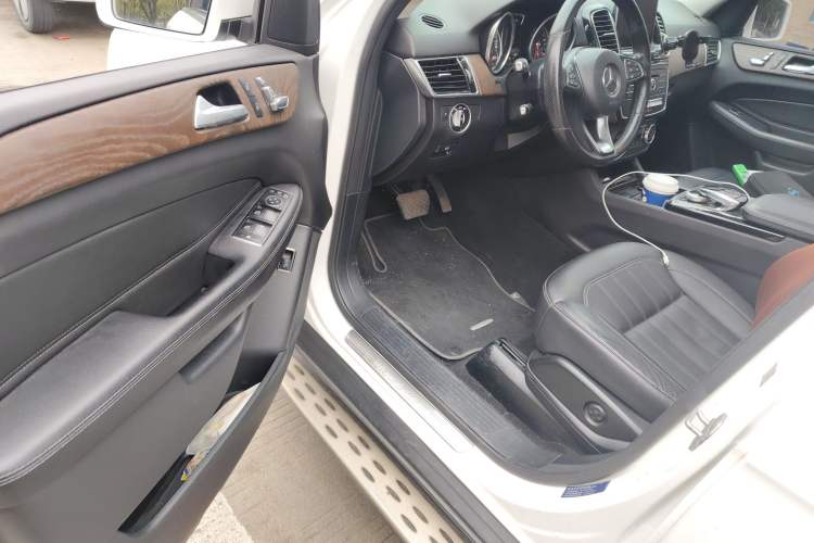 Used Mercedes-Benz GLE 2015 GLE 400 4MATIC Interior 3