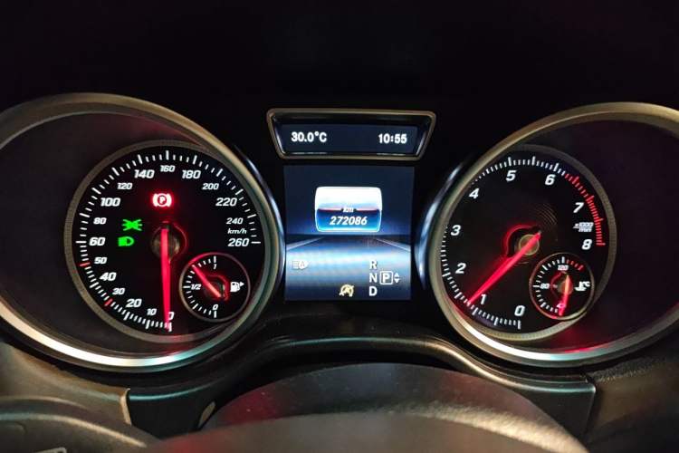 Used Mercedes-Benz GLE 2015 GLE 320 4MATIC Odometer Close Up