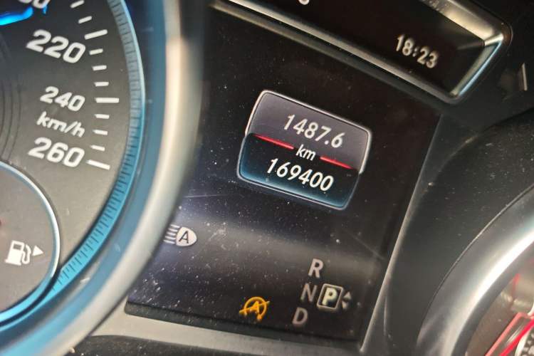 Used Mercedes-Benz GLE 2015 GLE 320 4MATIC Odometer Close Up
