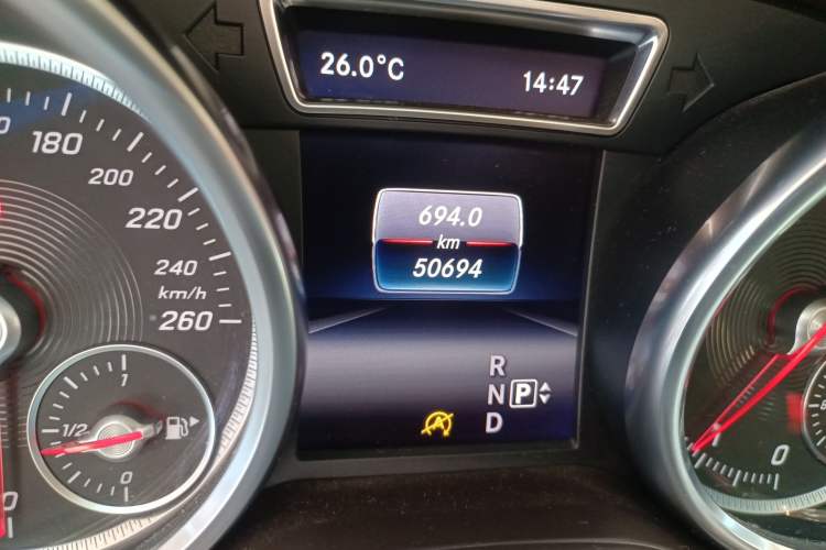 Used Mercedes-Benz GLE 2015 GLE 400 4MATIC Odometer Close Up