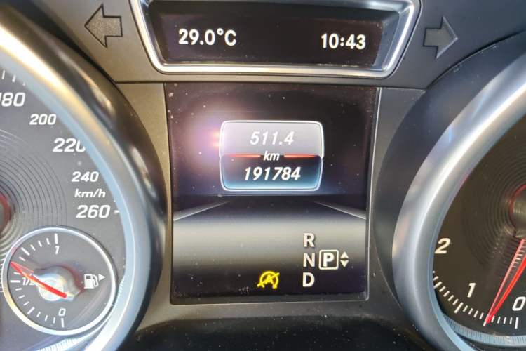 Used Mercedes-Benz GLE 2015 GLE 320 4MATIC Odometer Close Up