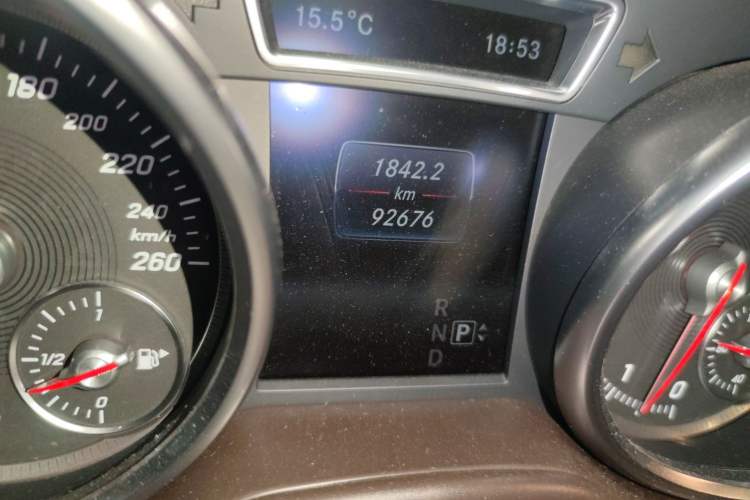 Used Mercedes-Benz GLE 2015 GLE 320 4MATIC Odometer Close Up