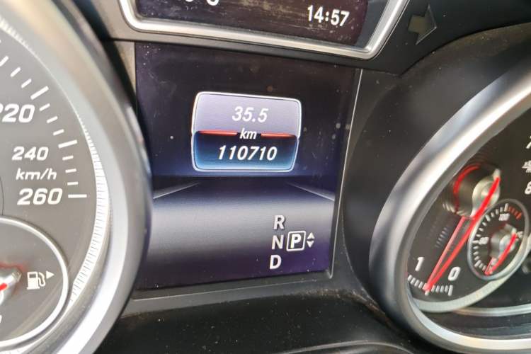 Used Mercedes-Benz GLE 2015 GLE 320 4MATIC Odometer Close Up