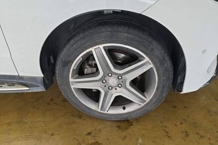 Used Mercedes-Benz GLE 2015 GLE 400 4MATIC Right Front Wheel Hub