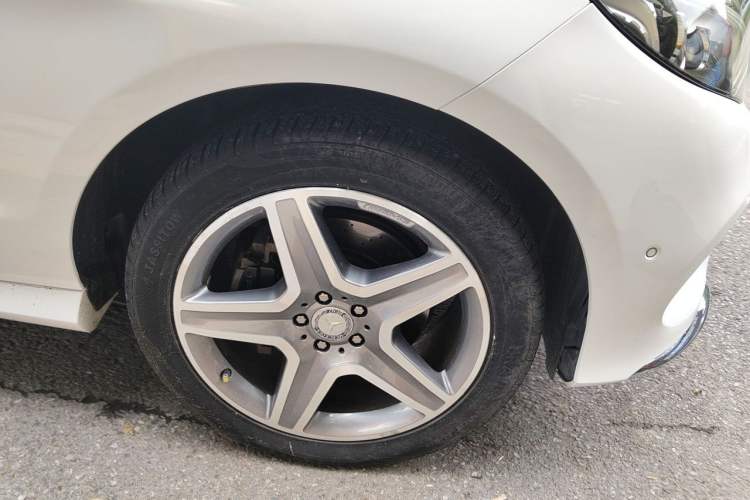 Used Mercedes-Benz GLE 2015 GLE 400 4MATIC Right Front Wheel Hub
