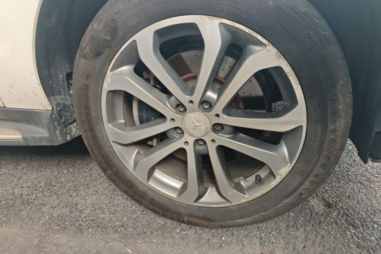 Used Mercedes-Benz GLE 2015 GLE 320 4MATIC Right Front Wheel Hub