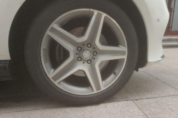 Used Mercedes-Benz GLE 2015 GLE 400 4MATIC Right Front Wheel Hub